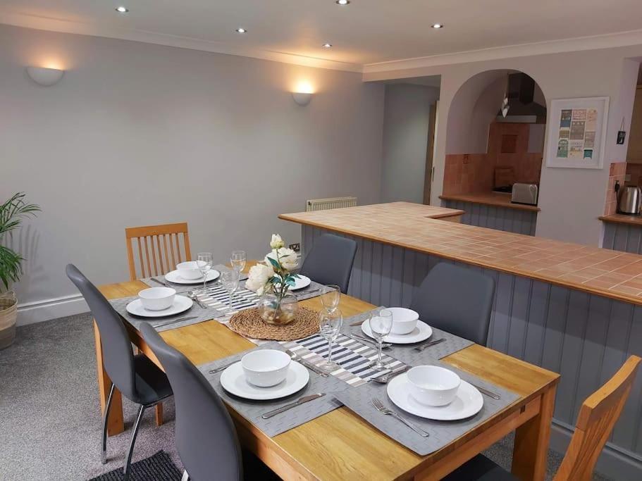 Croeso; Cosy And Ideally Located For Mountains And Beaches Holiday home *