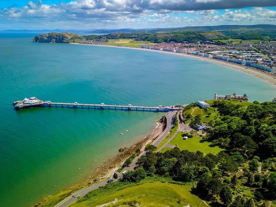 Croeso; Cosy And Ideally Located For Mountains And Beaches