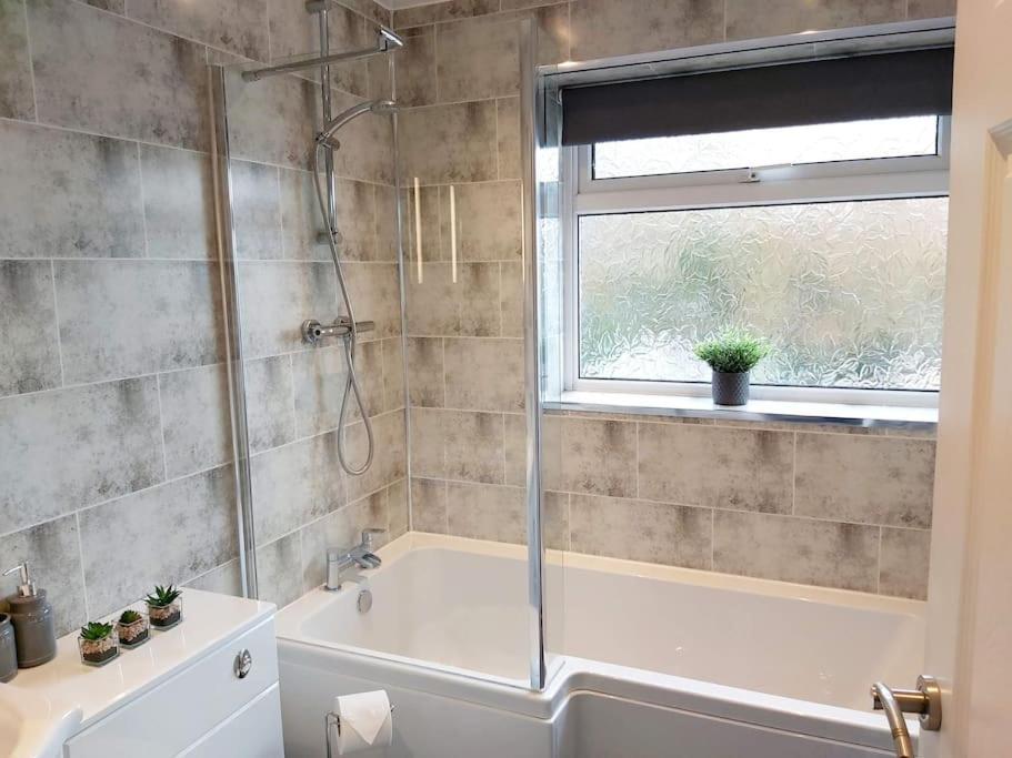 Croeso; Cosy And Ideally Located For Mountains And Beaches Deganwy