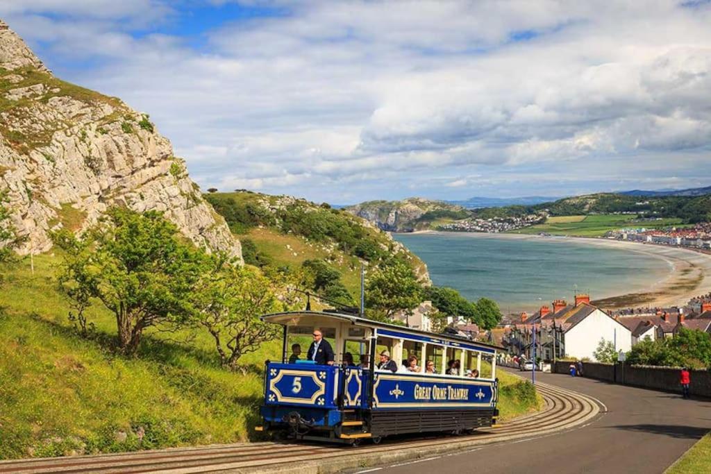 Croeso; Cosy And Ideally Located For Mountains And Beaches